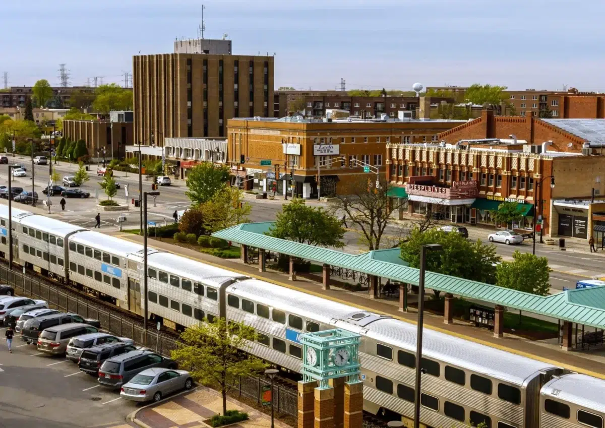 Downtown Des Plaines IL — Metra Union Pacific Northwest Station and Main Street