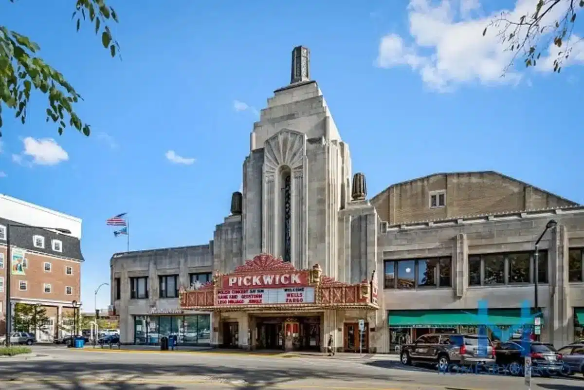 Pickwick Theatre Park Ridge IL — Historic Art Deco Movie Palace Built in 1928