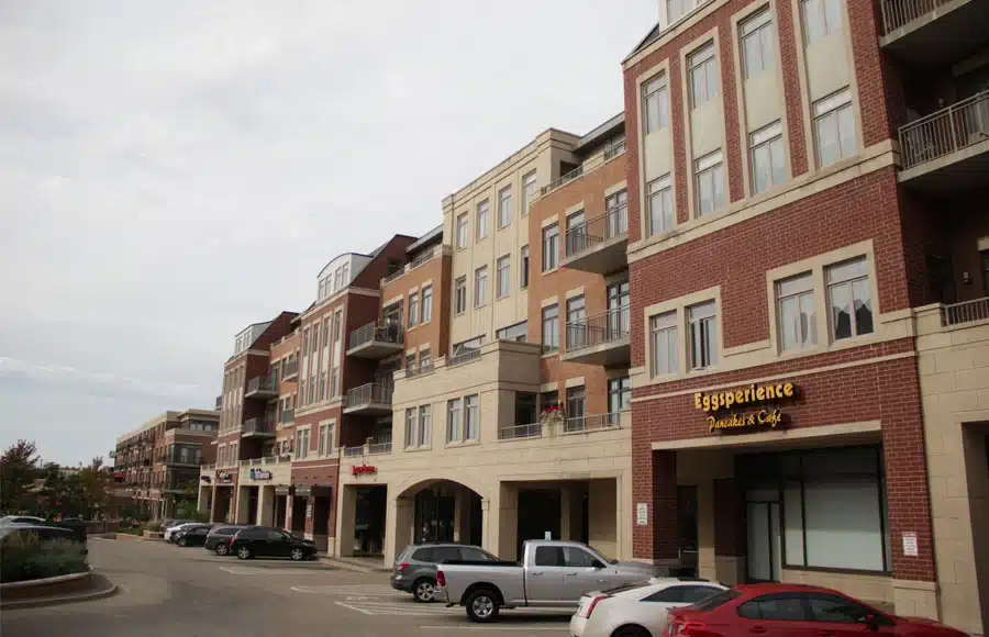 Uptown Park Ridge IL — Vibrant Downtown District with Metra Access and Local Dining